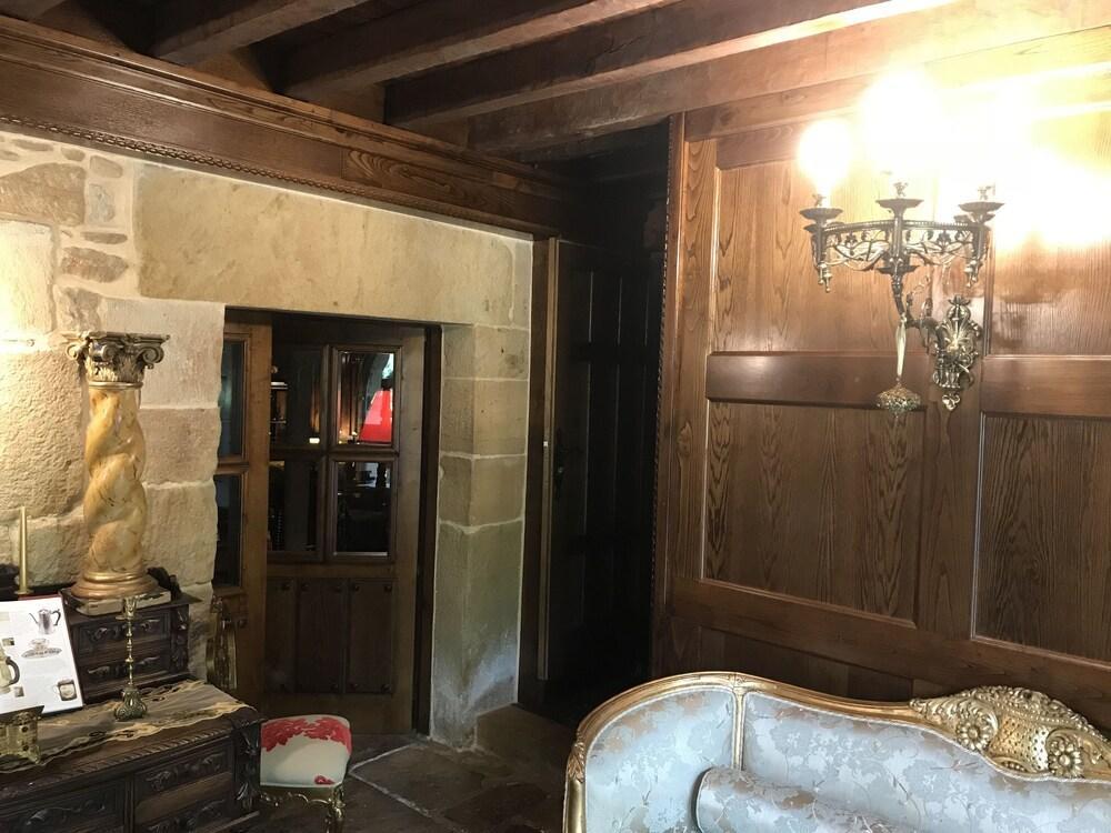 Palacio De Trasvilla Escobedo Eksteriør bilde